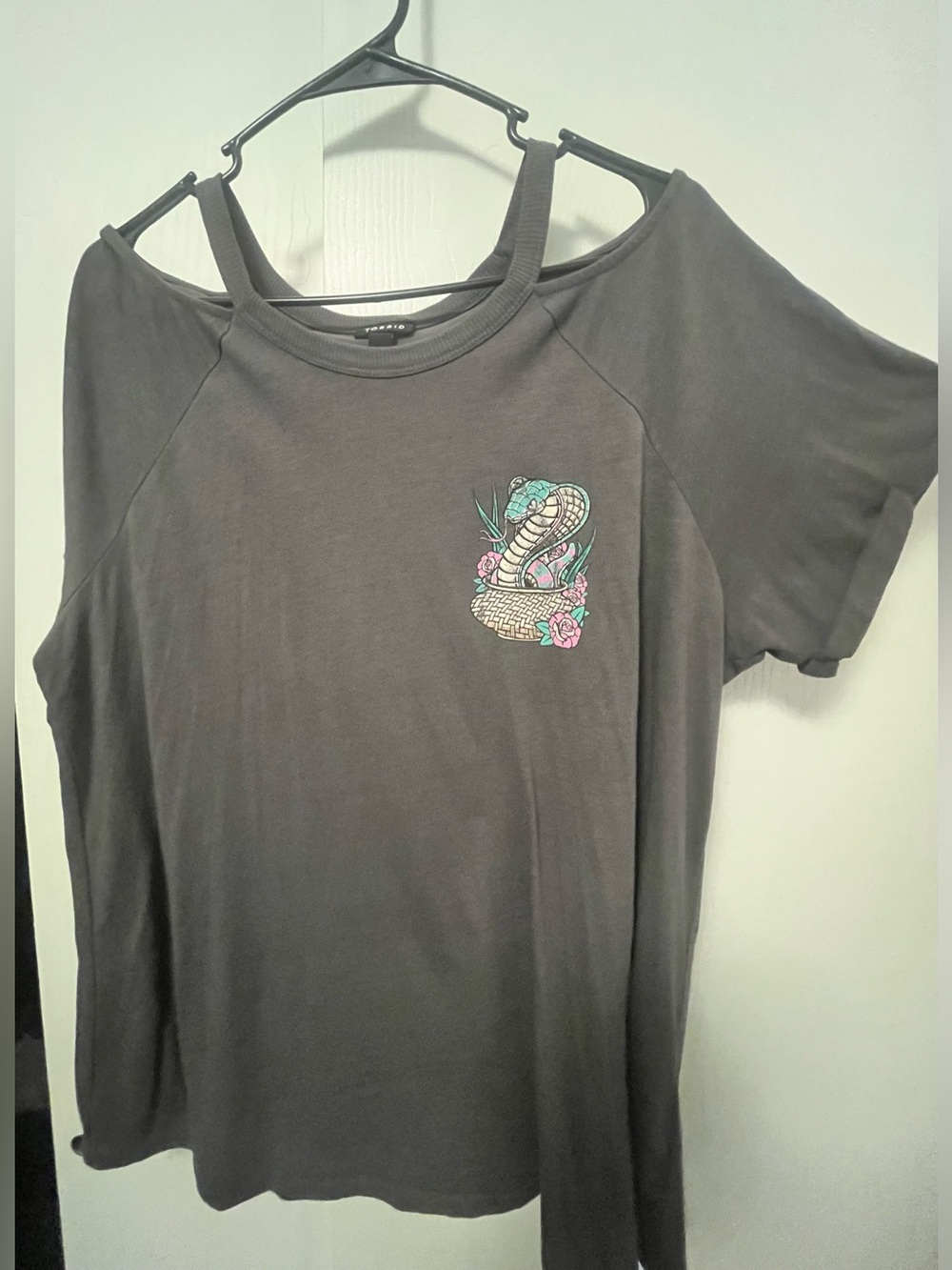 Torrid Charcoal Cold-Shoulder Tee with Snake & Floral Patch